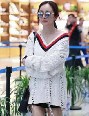 简约时尚针织衫搭配穿着就是这么显瘦