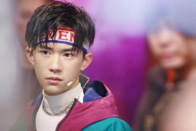 易烊千玺：这个站在时尚圈顶端的00后